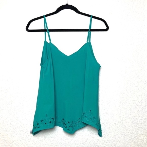 FABLETICS Teal Green Crop Tank Top Cut Out Design - Picture 2 of 6